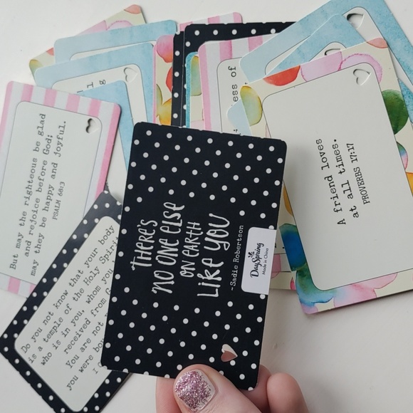 Lot of 2 Sadie Robertson Books +Trading Cards - Picture 10 of 10